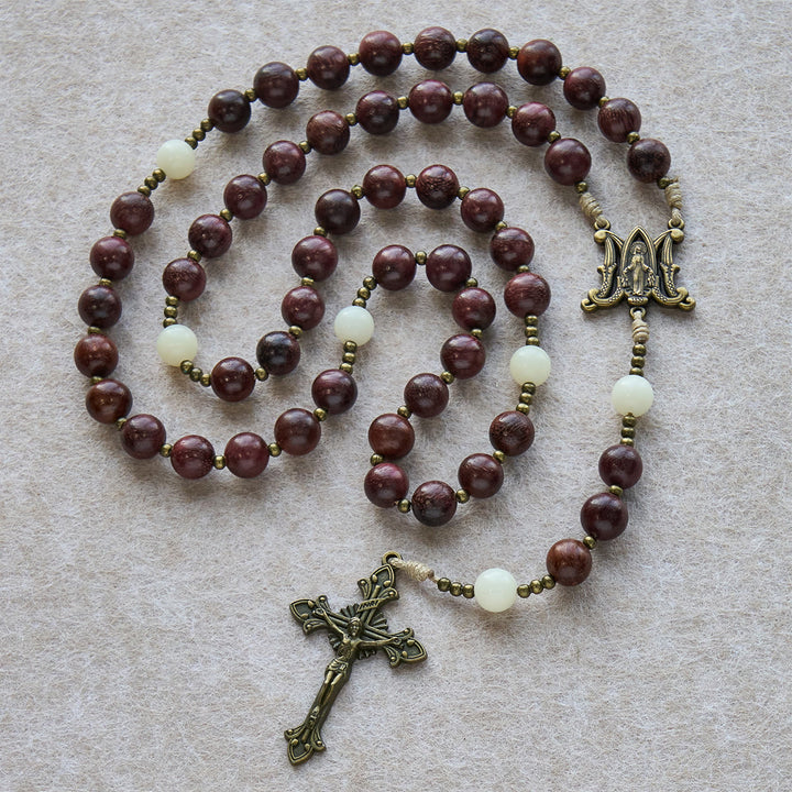 Christianartworkshop Rosenkranz aus natürlichem Perillaholz mit antikem Messingkreuz: Glaube in natürlicher Wärme vereinen - Perillaholz - image 0