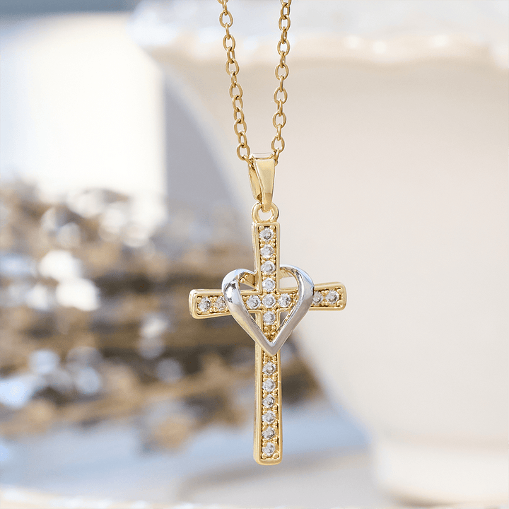 Christianartworkshop Zweifarbige Herz- und Kreuzkette mit Zirkonen: Verschmelzung von Liebe und Glauben - Goldenes Kreuz mit silbernem Herz - image 10