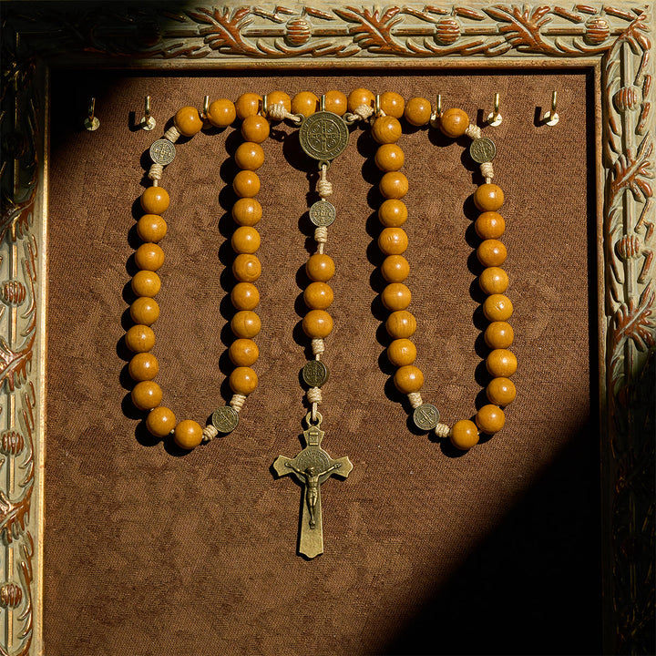 Rosenkranz des heiligen Benedikt (Christianartworkshop): Pfirsichholzperlen & Heiliges Kruzifix - image 2