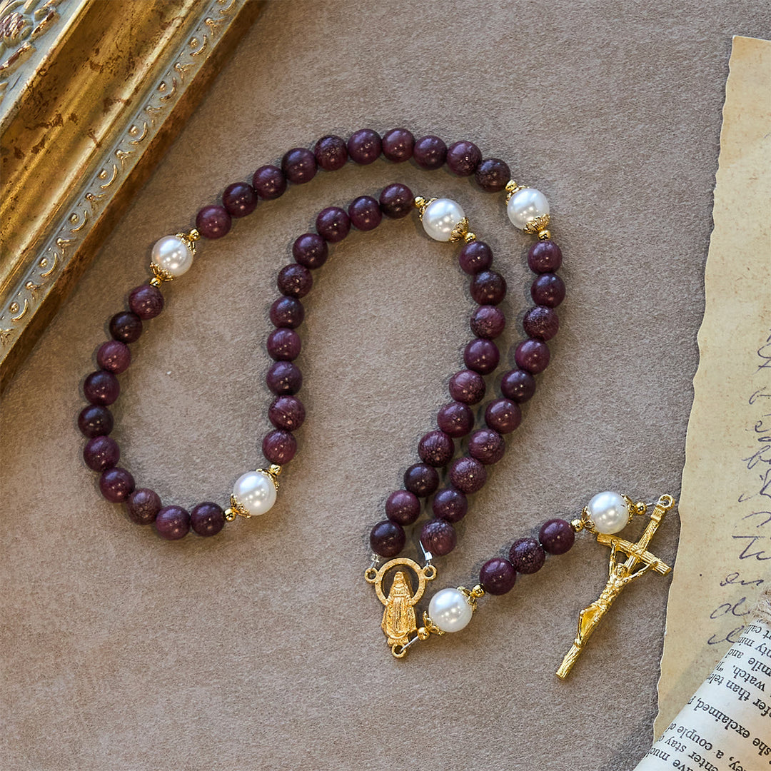 Eleganter Rosenkranz aus Perillaholz mit Marienmotiv und Kruzifix von Christianartworkshop - image 7