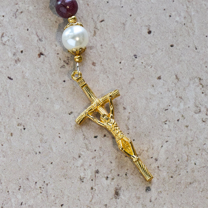 Eleganter Rosenkranz aus Perillaholz mit Marienmotiv und Kruzifix von Christianartworkshop - image 10