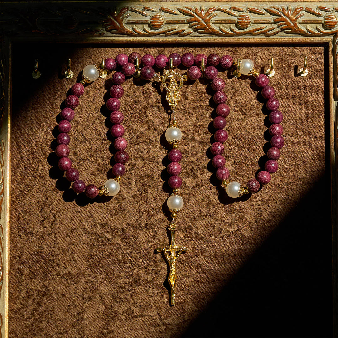 Eleganter Rosenkranz aus Perillaholz mit Marienmotiv und Kruzifix von Christianartworkshop - image 11