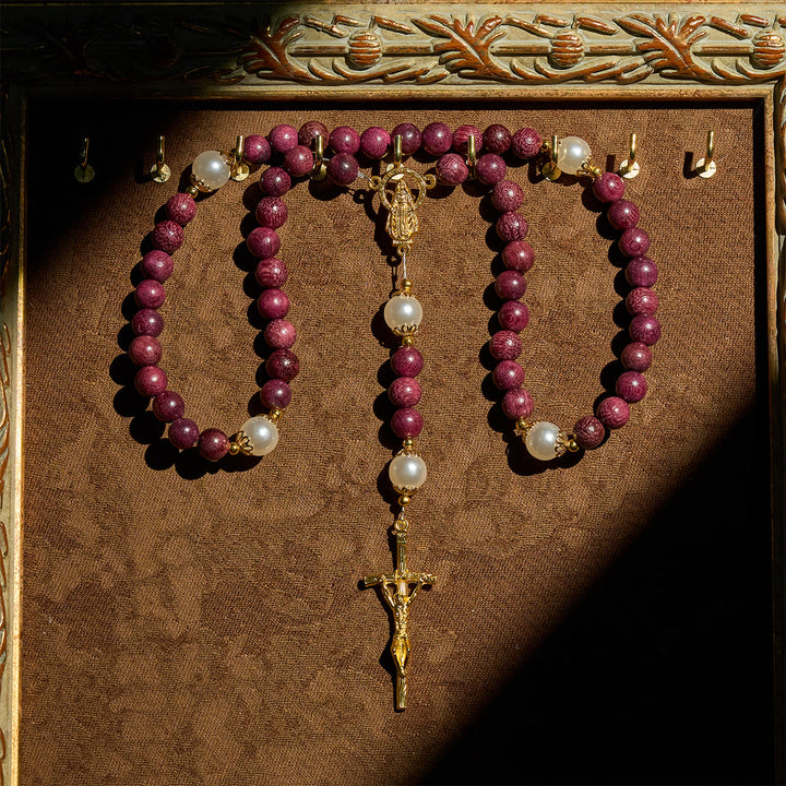 Eleganter Rosenkranz aus Perillaholz mit Marienmotiv und Kruzifix von Christianartworkshop - image 11