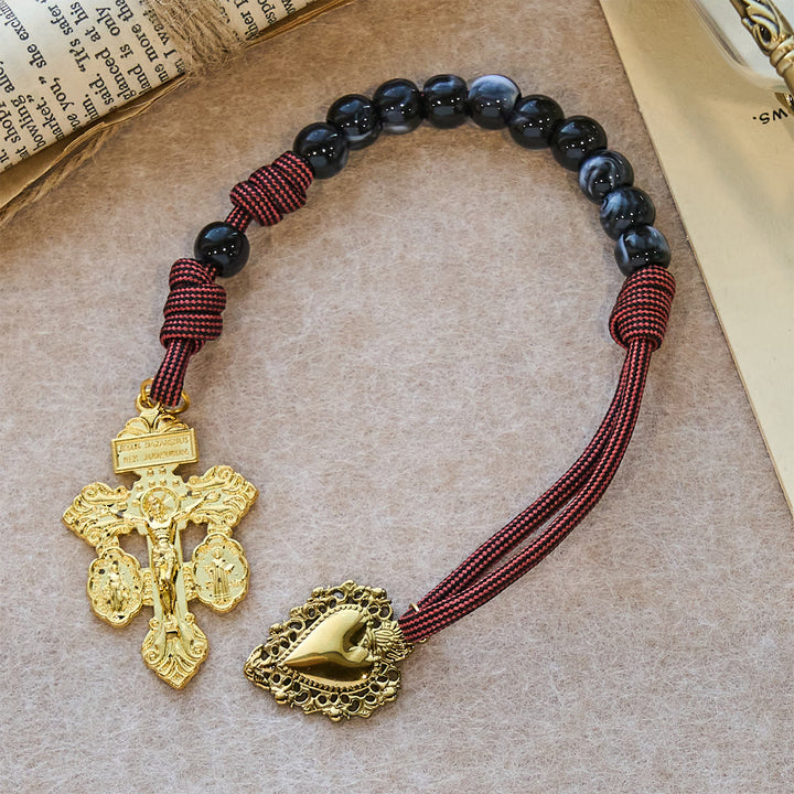 Christianartworkshop Tragbarer Rosenkranz für die Hosentasche: Schwarze Perlen, gewebte Kordel & heiliger vergoldeter Anhänger - image 6