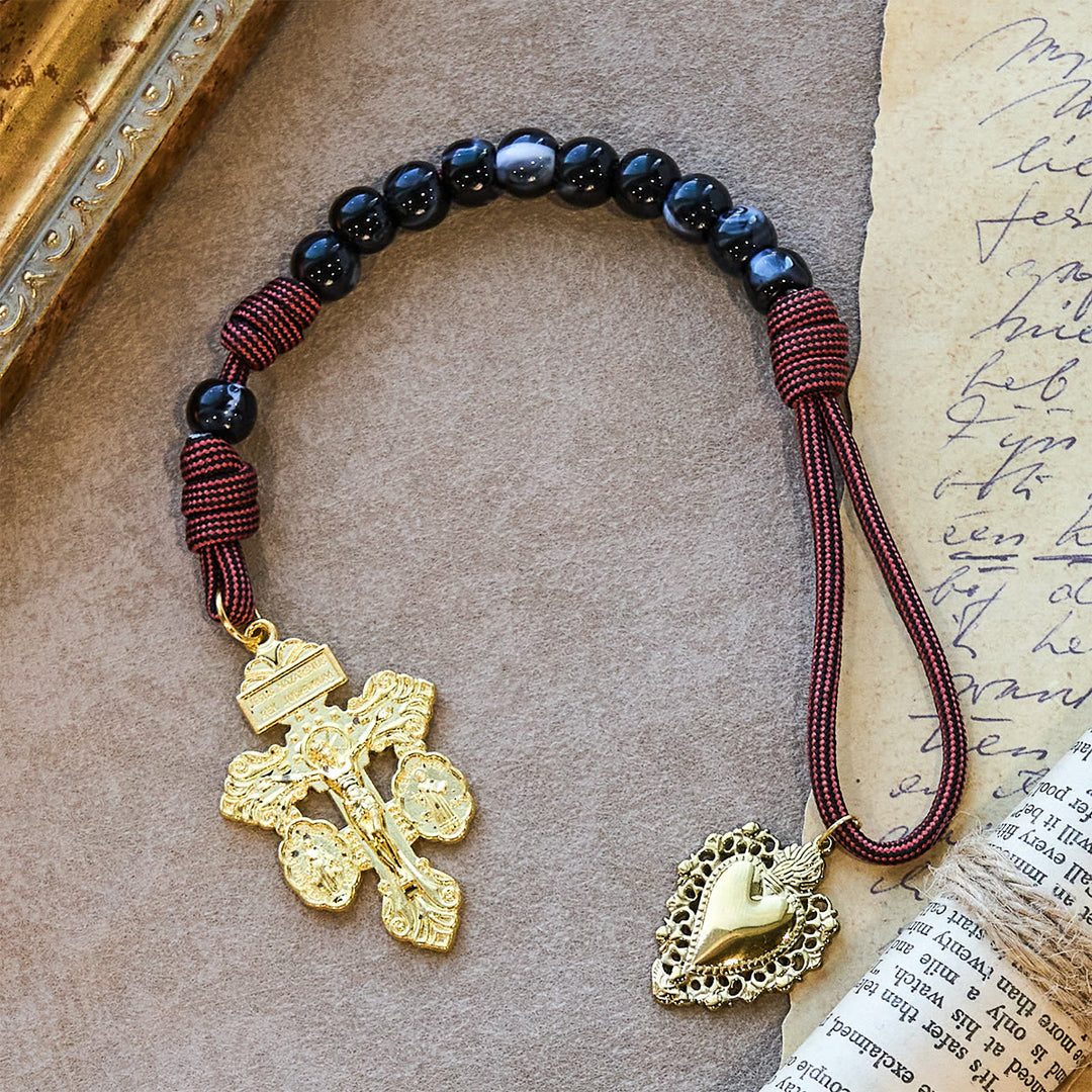 Christianartworkshop Tragbarer Rosenkranz für die Hosentasche: Schwarze Perlen, gewebte Kordel & heiliger vergoldeter Anhänger - image 7