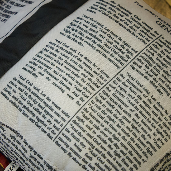 Christianartworkshop Plüschkissen mit Bibelmotiv: Ein kuscheliger Begleiter der Gnade und Wahrheit - image 5