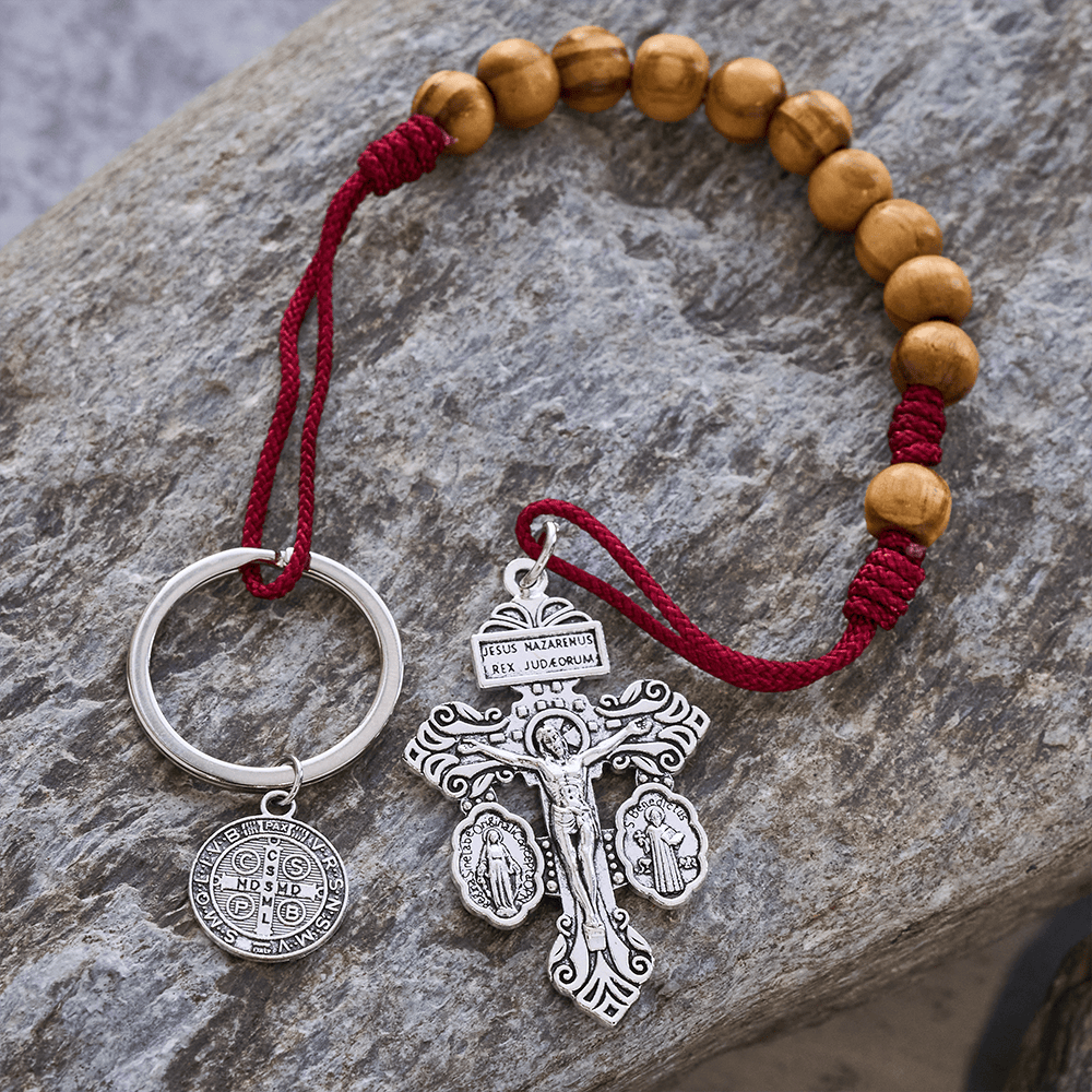 Christianartworkshop Kruzifix & St.-Benedikt-Medaille Rosenkranz aus Holz: Sanfte Erinnerung an den Frieden - image 2