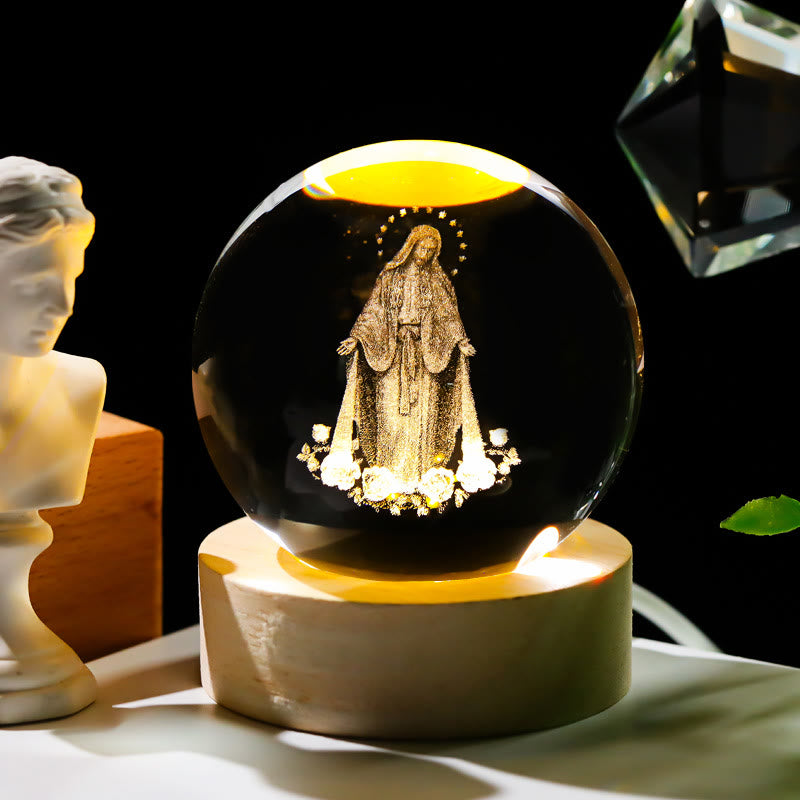 Christianartworkshop Heilige Kristallkugel-Nachtlampe: Leuchtender Begleiter der göttlichen Gegenwart - Unsere Liebe Frau und Rose - mit farbigem Lichtsockel - 8 cm - image 5