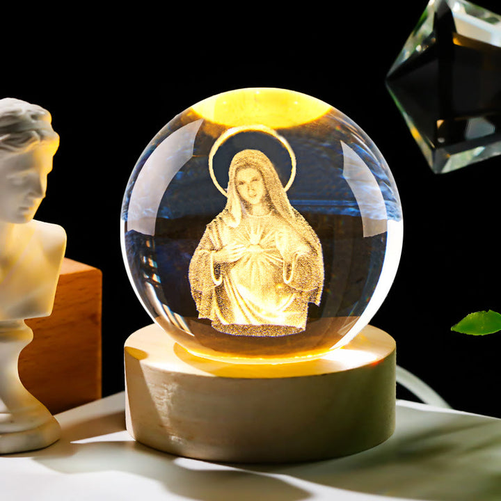 Christianartworkshop Heilige Kristallkugel-Nachtlampe: Leuchtender Begleiter der göttlichen Gegenwart - Maria mit dem Heiligen Herzen - mit farbigem Lichtsockel - 8 cm - image 10