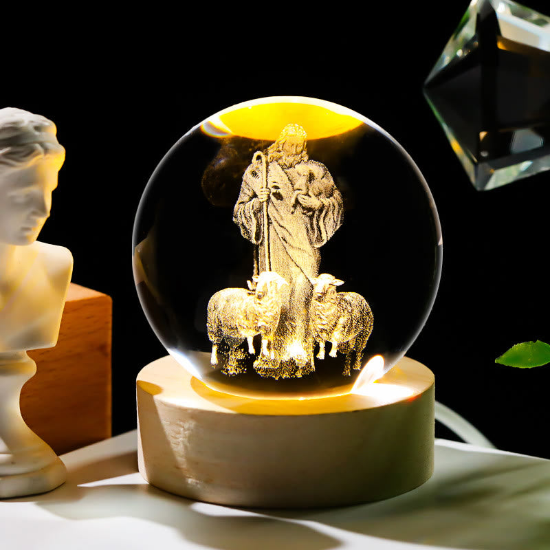 Christianartworkshop Heilige Kristallkugel-Nachtlampe: Leuchtender Begleiter der göttlichen Gegenwart - Schäfer und Schaf - mit farbigem Lichtsockel - 8 cm - image 3
