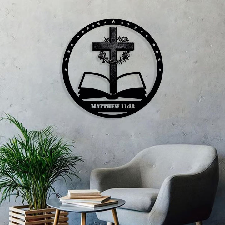 Christliche Wanddekoration aus Metall: Dornen-Rosen-Kreuz & Bibel – Stille Erinnerung an das Versprechen der Ruhe - image 3