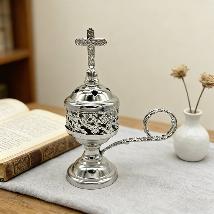 Christianartworkshop Verzierter Räuchergefäß aus Metall mit Kreuzverzierung: Stille Erinnerung an friedvolle Momente - Silber - image 4