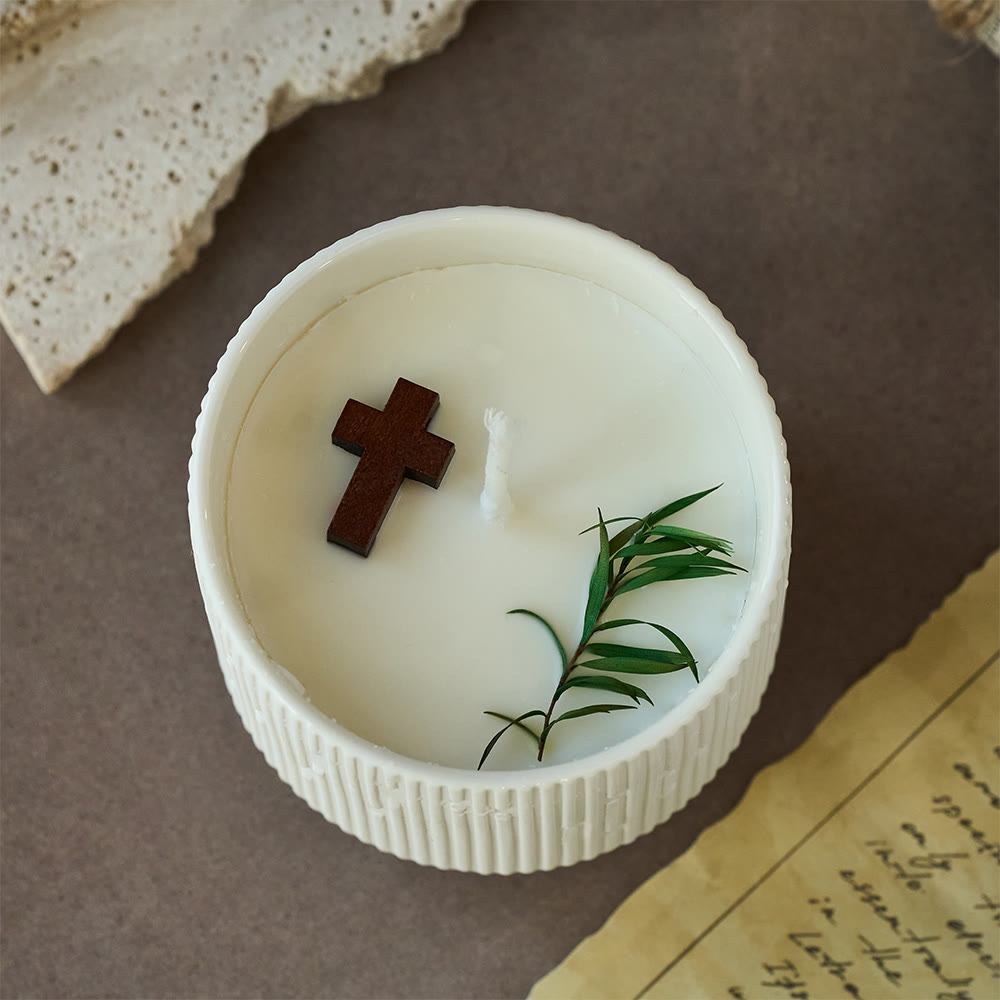 Christianartworkshop Sojakerze „Cross-Accent“: Sanfte Begleiterin stiller Anmut - image 4