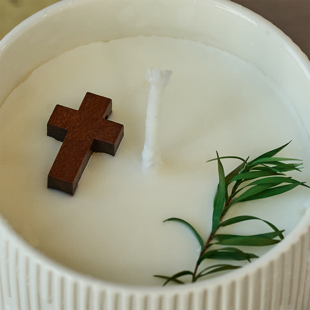 Christianartworkshop Sojakerze „Cross-Accent“: Sanfte Begleiterin stiller Anmut - image 3