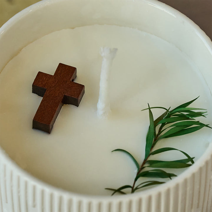 Christianartworkshop Sojakerze „Cross-Accent“: Sanfte Begleiterin stiller Anmut - image 3