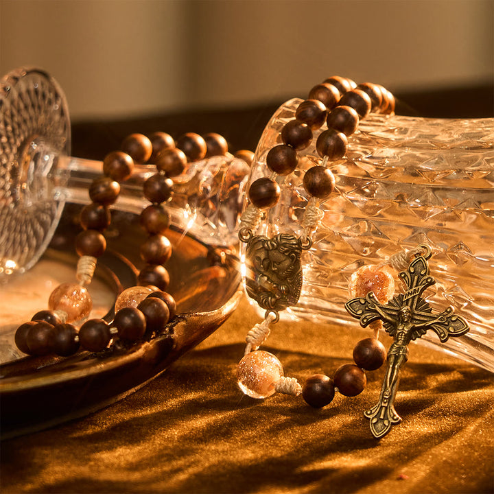 Christianartworkshop Rosenholz- und Glasrosenkranz mit Heilige-Familie-Motiv: Stille Begleiterin der Gnade - image 4