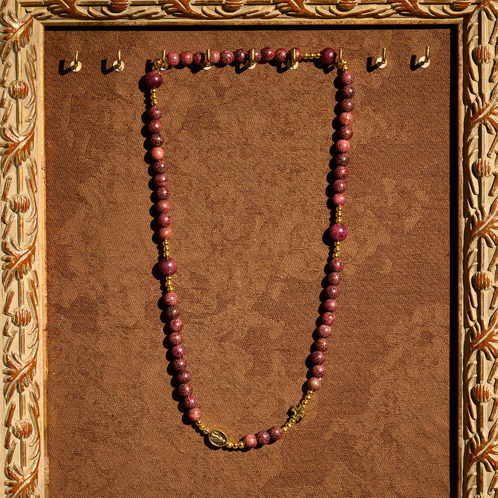 Mehrlagiges Rosenkranzarmband aus Perillaholz von Christianartworkshop mit erdigen Perlen und Marienmotiv. - image 7