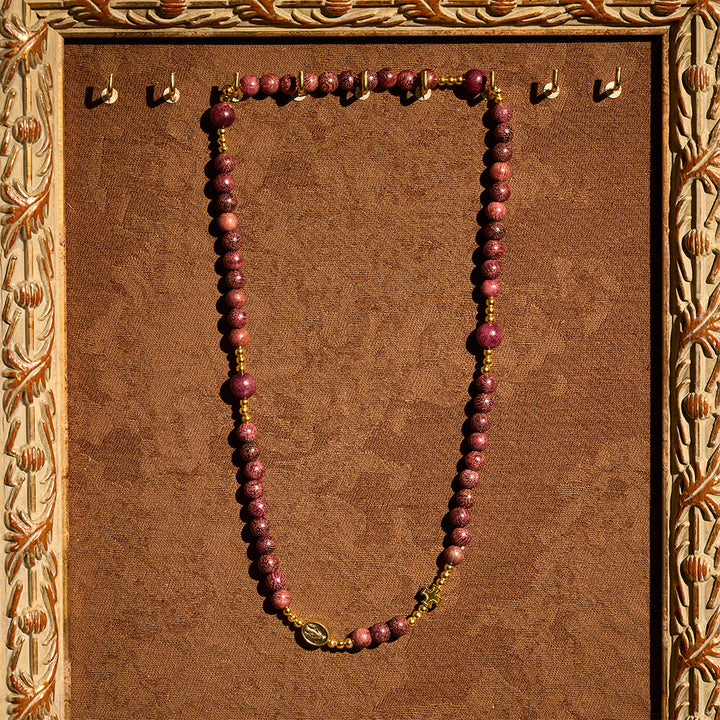 Mehrlagiges Rosenkranzarmband aus Perillaholz von Christianartworkshop mit erdigen Perlen und Marienmotiv. - image 7