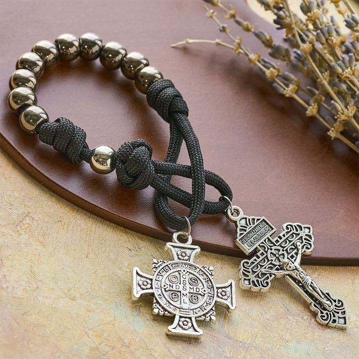 Christianartworkshop Autoanhänger und Rosenkranz in einem – mit Schutzschild des Heiligen Michael und Benedikt sowie Gnade gegen das Böse – zum Tragen in der Hosentasche - Der heilige Benedikt - image 0