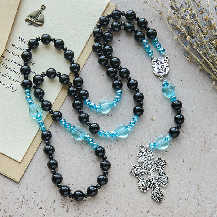 Christianartworkshop Rosenkranz aus schwarzen Perlen und blauem Herz mit dem heiligen Michael: Andachtsvoller Trost in jedem Strang - image 4