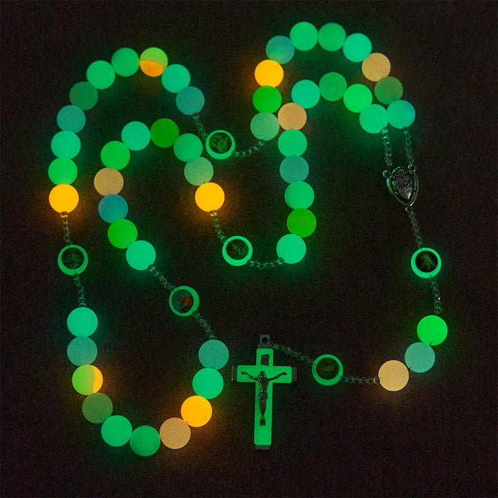Christianartworkshop Leuchtender, farbenfroher Rosenkranz mit Heiligenporträts, der im Dunkeln leuchtet: Glaube, der die Nacht erhellt - Im Dunkeln leuchtend - image 0