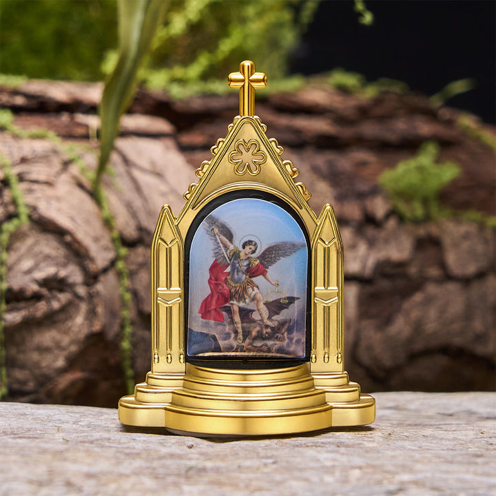 Christianartworkshop – Tischdekoration mit kunstvoll verziertem Rahmen und heiliger Figur: Seine Gegenwart in sanfter Darstellung - St. Michael - image 9