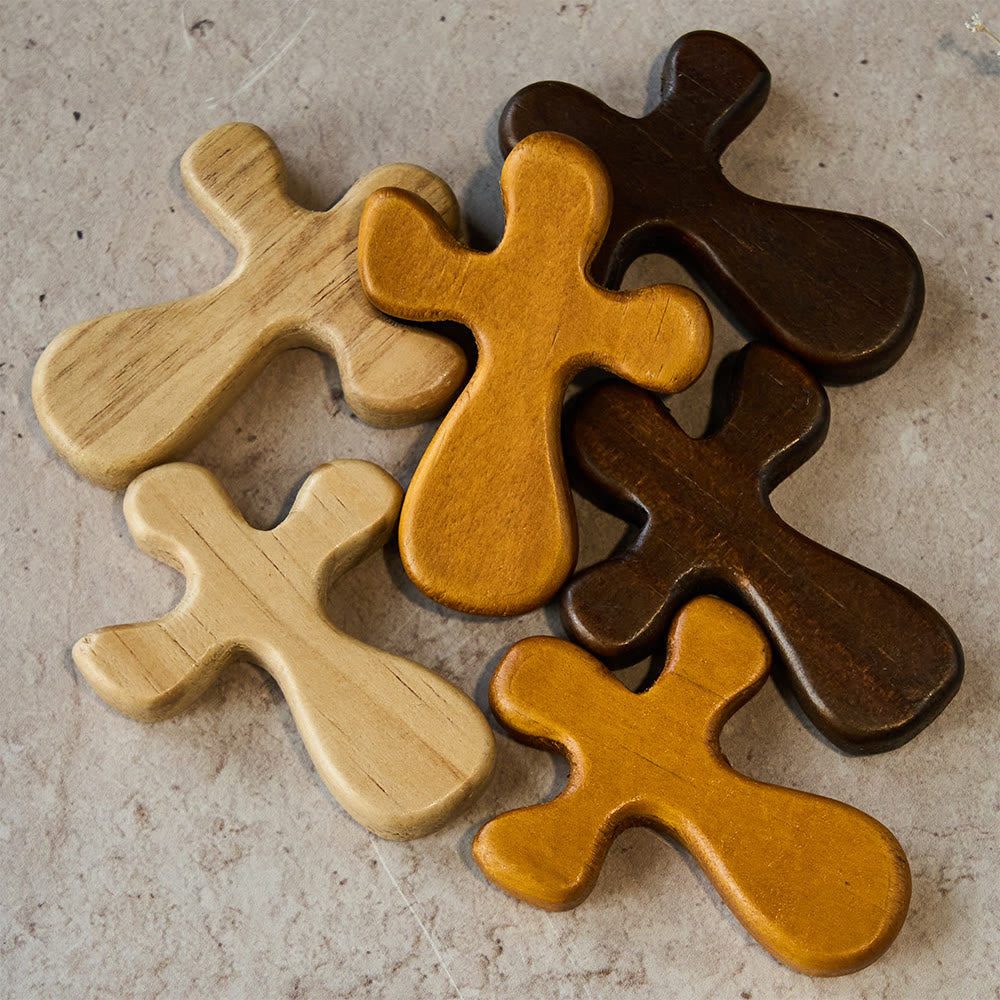 Christianartworkshop Sechsteiliges Taschenkreuz-Set aus Holz: Seine Gnaden für unterwegs - 6 Stück/Set (2 Stück pro Farbe) - image 0