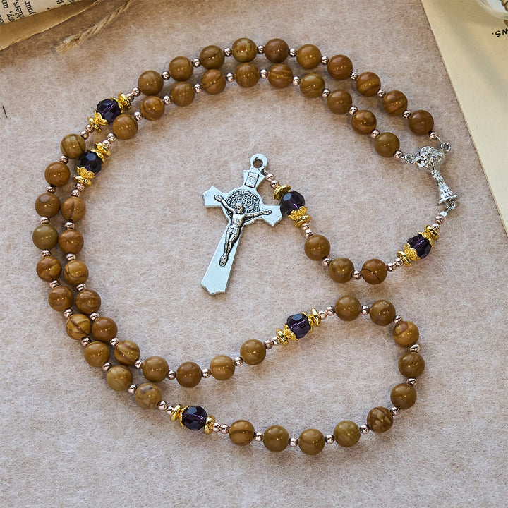 Rosenkranz aus Naturstein in Gelbholzoptik von Christianartworkshop mit Heiligem Gral-Symbol und violettem Akzent - image 4
