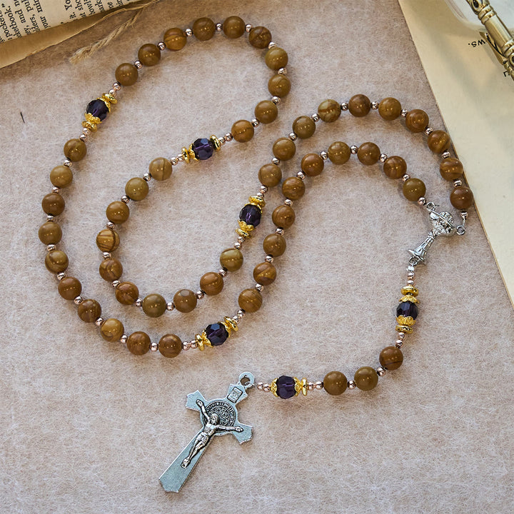 Rosenkranz aus Naturstein in Gelbholzoptik von Christianartworkshop mit Heiligem Gral-Symbol und violettem Akzent - image 5