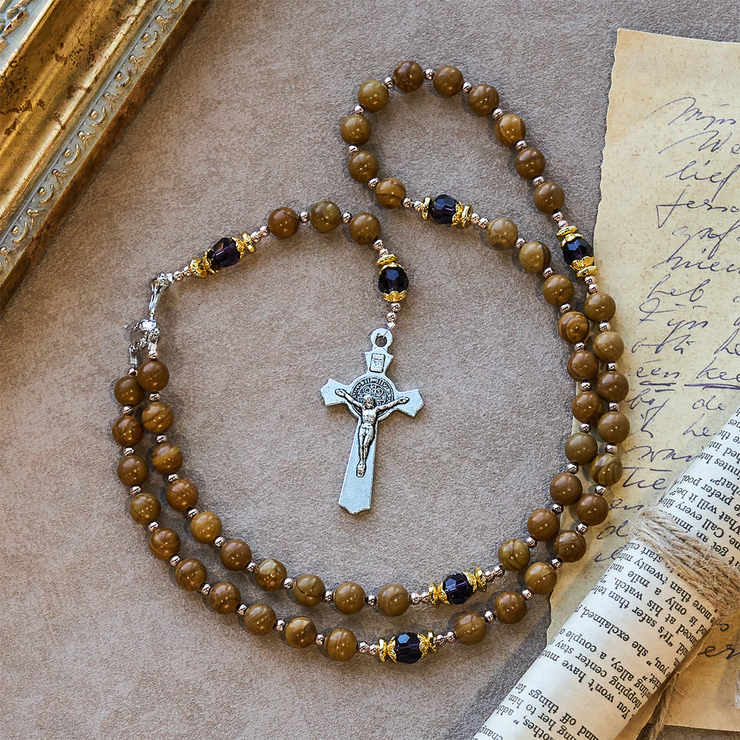 Rosenkranz aus Naturstein in Gelbholzoptik von Christianartworkshop mit Heiligem Gral-Symbol und violettem Akzent - image 6