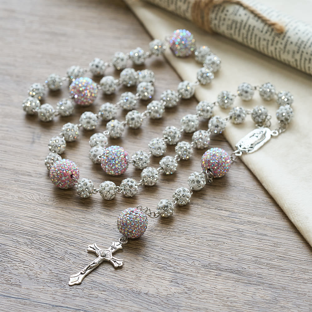 Christianartworkshop Funkelnder Rosenkranz mit Marienmotiv und Kruzifix: Stille Erinnerung an Gnade und Andacht - image 3