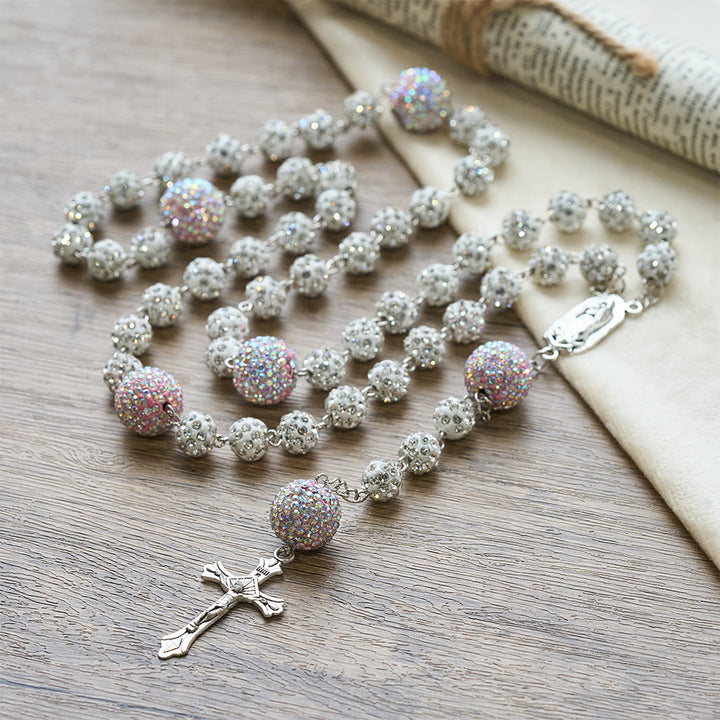 Christianartworkshop Funkelnder Rosenkranz mit Marienmotiv und Kruzifix: Stille Erinnerung an Gnade und Andacht - image 3