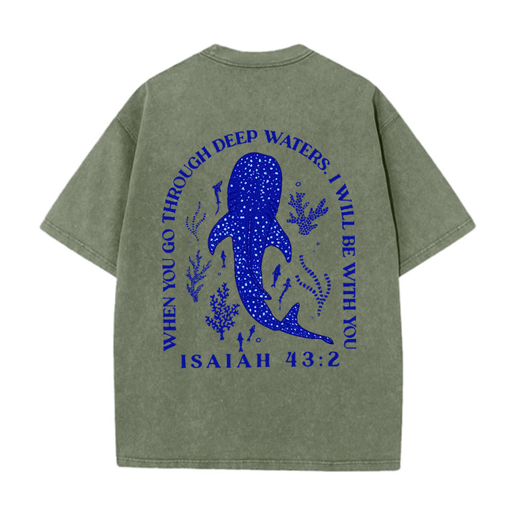 Christianartworkshop Ich werde bei dir sein Doppelseitiges Unisex-T-Shirt aus gewaschenem Stoff - Armeegrün - 5XL - image 10