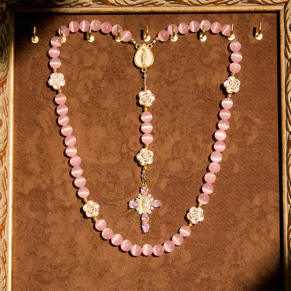 Christianartworkshop Rosenkranz mit Katzenaugen- und Rosenmotiv in Lavendel und Rosa: Heilige Mutter als Mittelpunkt für sanftes Gebet - Rosa - image 9