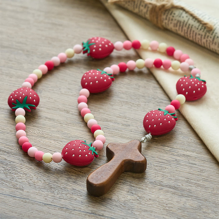Christianartworkshop Erdbeerrosenkranz für Kinder: Zarte Beeren und rosa-weiße Perlen für junge Gläubige - image 5