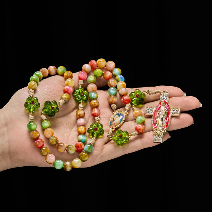 Christianartworkshop Rosenkranz aus grünem Glas und Pastellfarben mit Katzenaugenmotiv und Marienkreuz - Unsere Liebe Frau und das Kreuz - image 0
