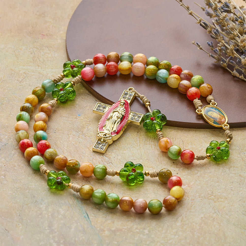 Christianartworkshop Rosenkranz aus grünem Glas und Pastellfarben mit Katzenaugenmotiv und Marienkreuz - image 3