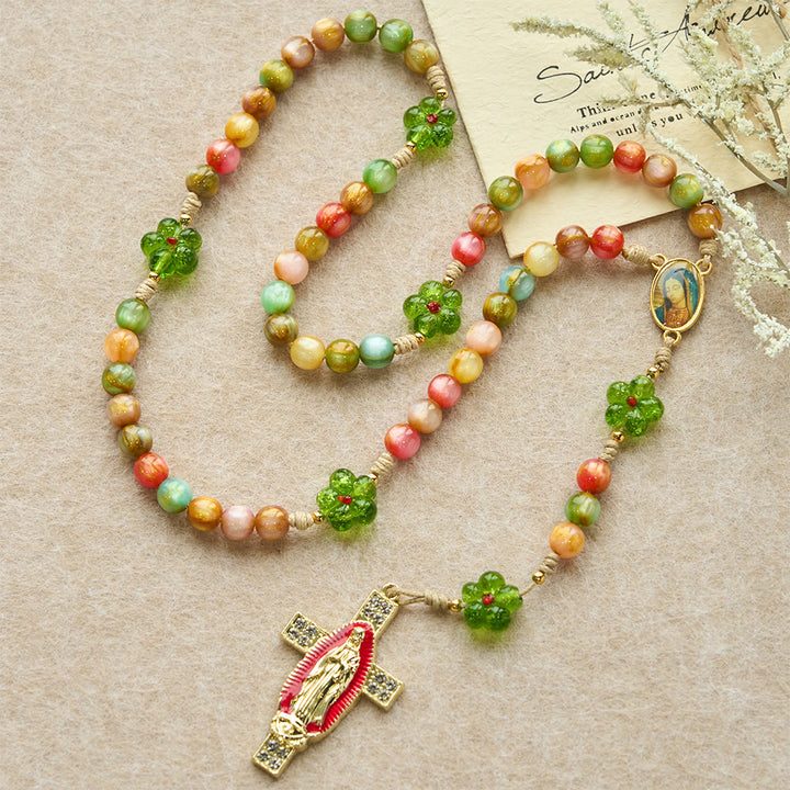 Christianartworkshop Rosenkranz aus grünem Glas und Pastellfarben mit Katzenaugenmotiv und Marienkreuz - image 1