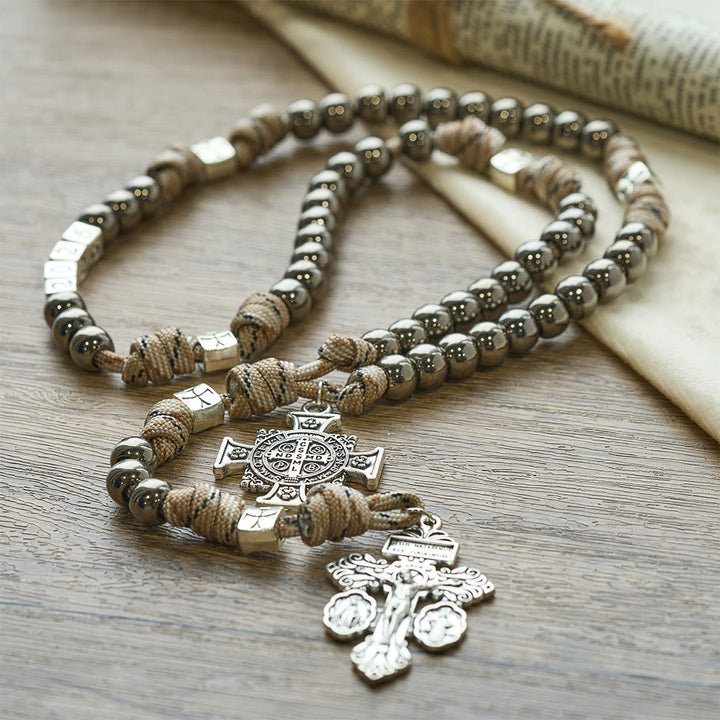 Christianartworkshop Neujahrsrosenkranz aus robustem Paracord 2026 mit dem Symbol des Heiligen Benedikt als Schutzpatron des Glaubens - image 8