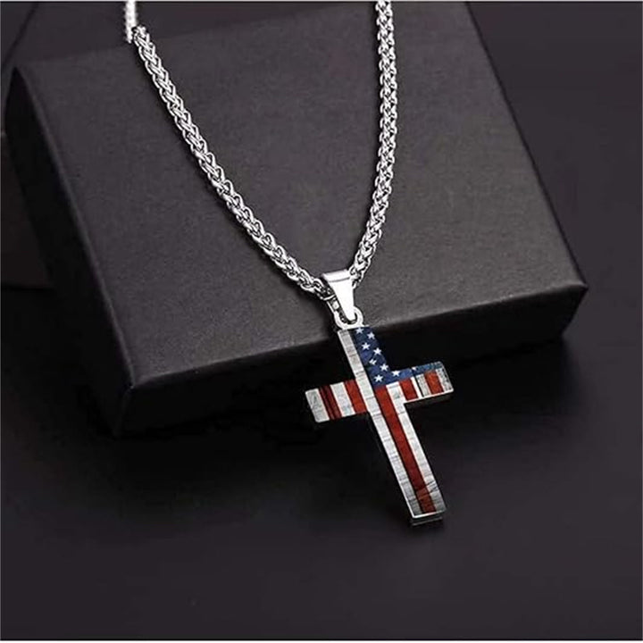 Christianartworkshop Metallkreuz-Halskette mit amerikanischem Flaggenmotiv: Trage Glaube und Ehre nah am Herzen - image 2