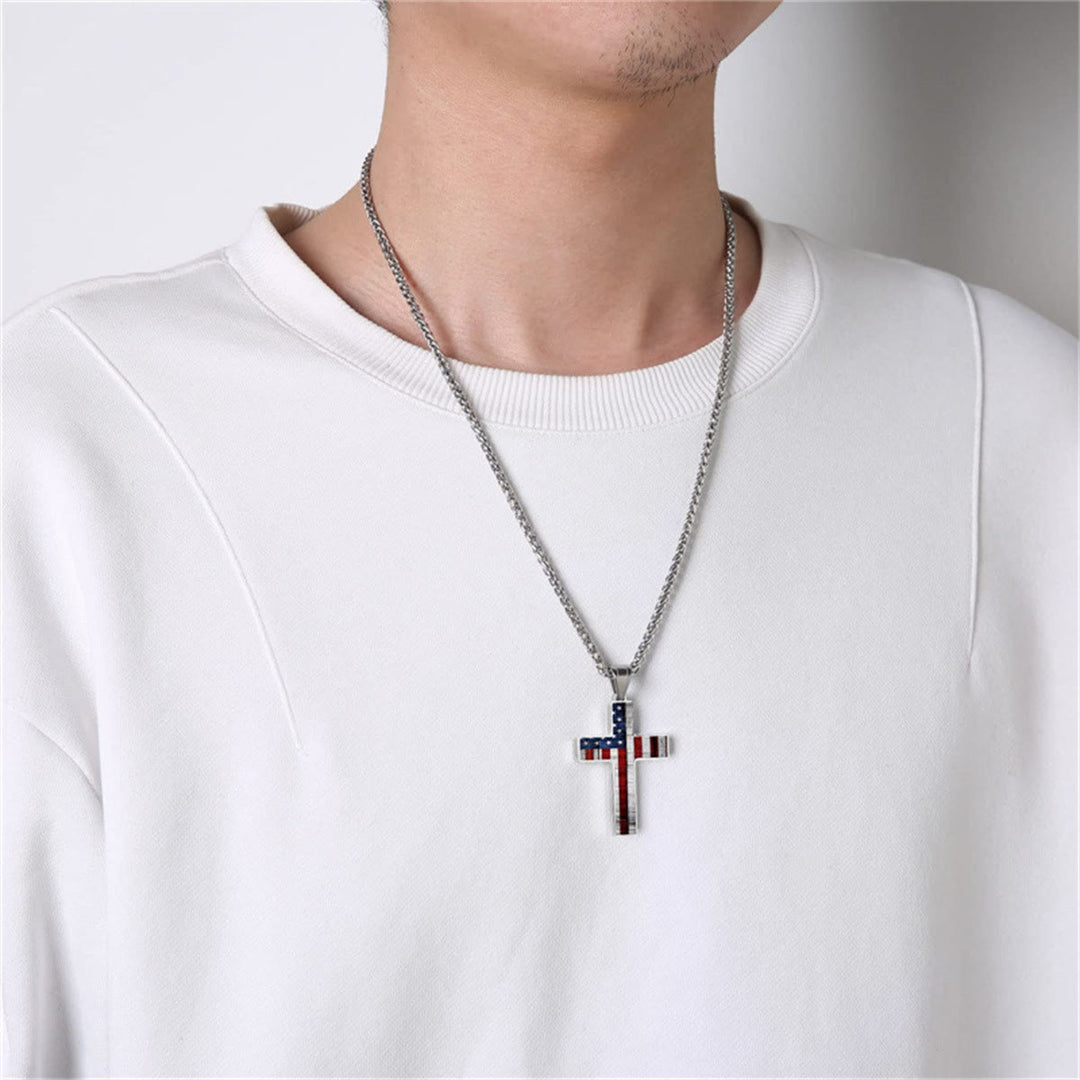 Christianartworkshop Metallkreuz-Halskette mit amerikanischem Flaggenmotiv: Trage Glaube und Ehre nah am Herzen - image 1