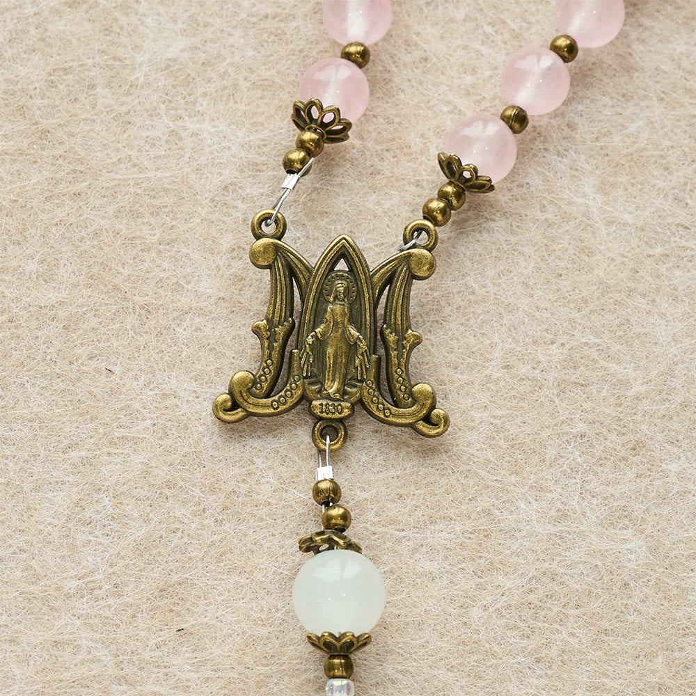 Christianartworkshop Rosenkranz mit kunstvollem Kruzifix aus rosa und weißen Glasperlen: Verkörpere seine sanfte Gnade - image 7