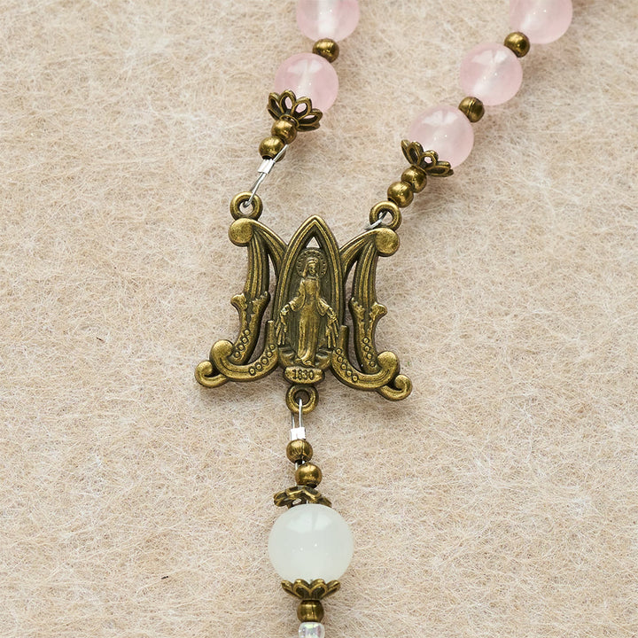 Christianartworkshop Rosenkranz mit kunstvollem Kruzifix aus rosa und weißen Glasperlen: Verkörpere seine sanfte Gnade - image 7