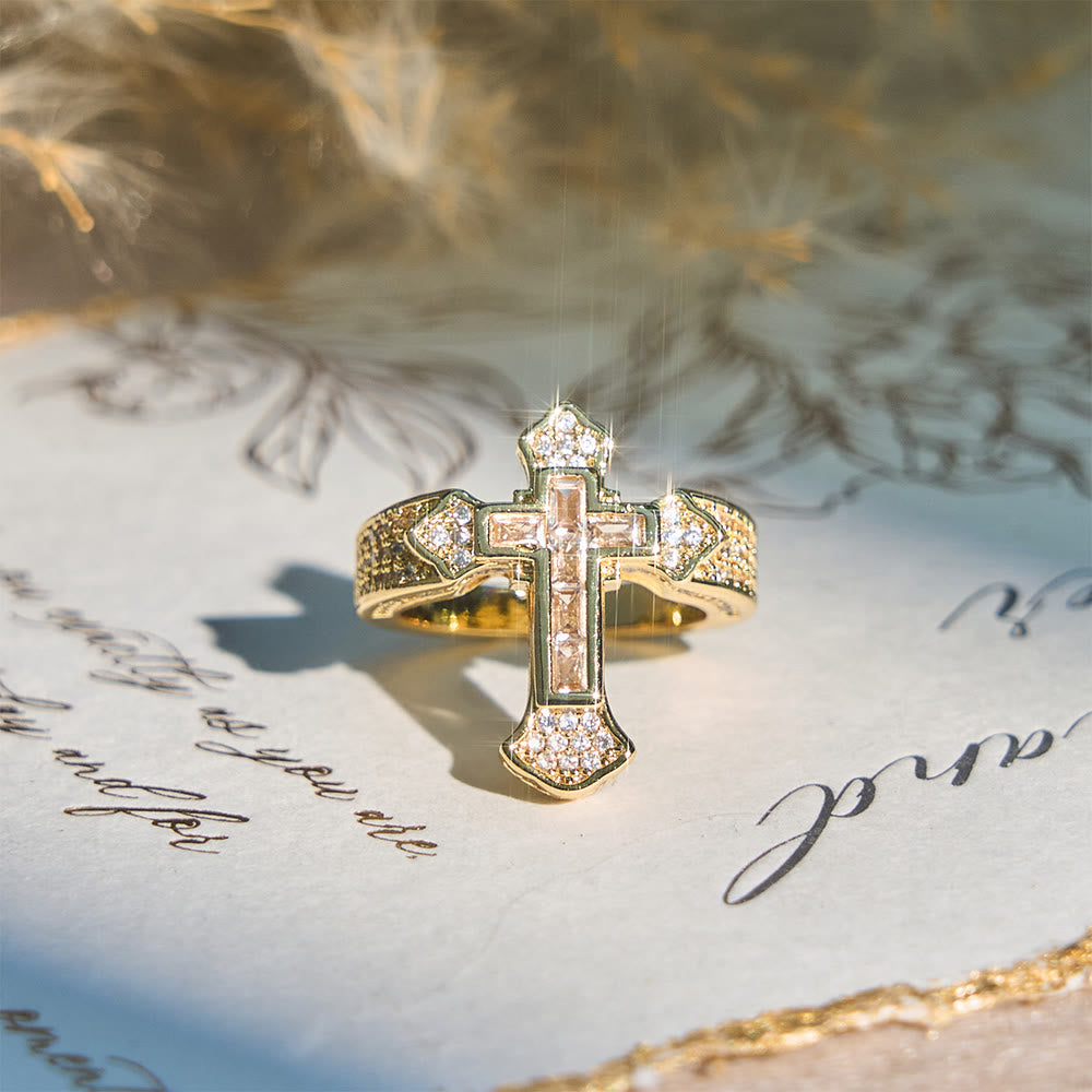Ring mit zentralem Kreuzmotiv von Christianartworkshop und Zirkonia-Akzenten: Tragen Sie seine Fürsorge jeden Tag - image 1