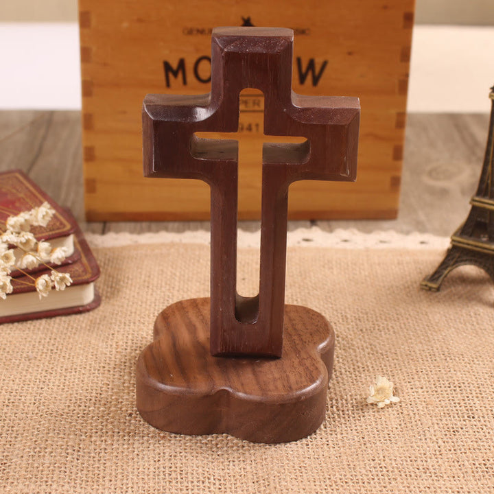 Christianartworkshop Tischkreuz aus Holz mit rundem/floralem Sockel: Verkörpere seine stille Ruhe bei der Arbeit - image 5