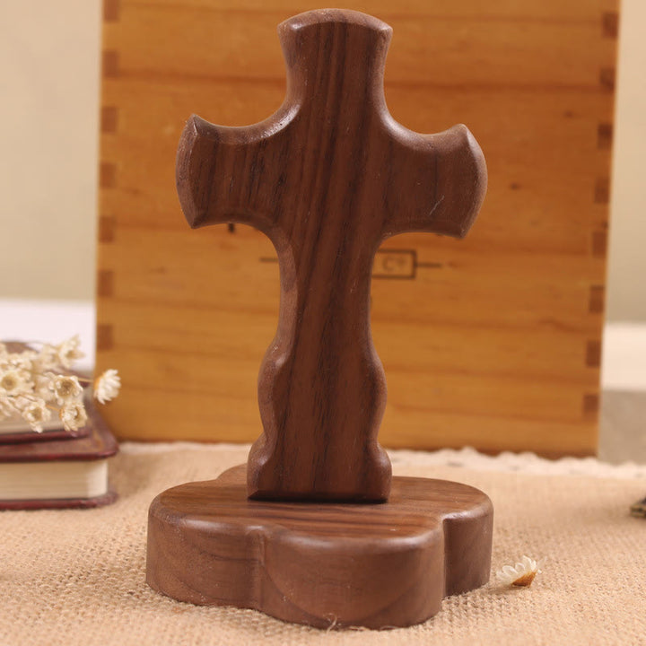 Christianartworkshop Tischkreuz aus Holz mit rundem/floralem Sockel: Verkörpere seine stille Ruhe bei der Arbeit - Kreuz B & Blumensockel - Dunkel - image 8