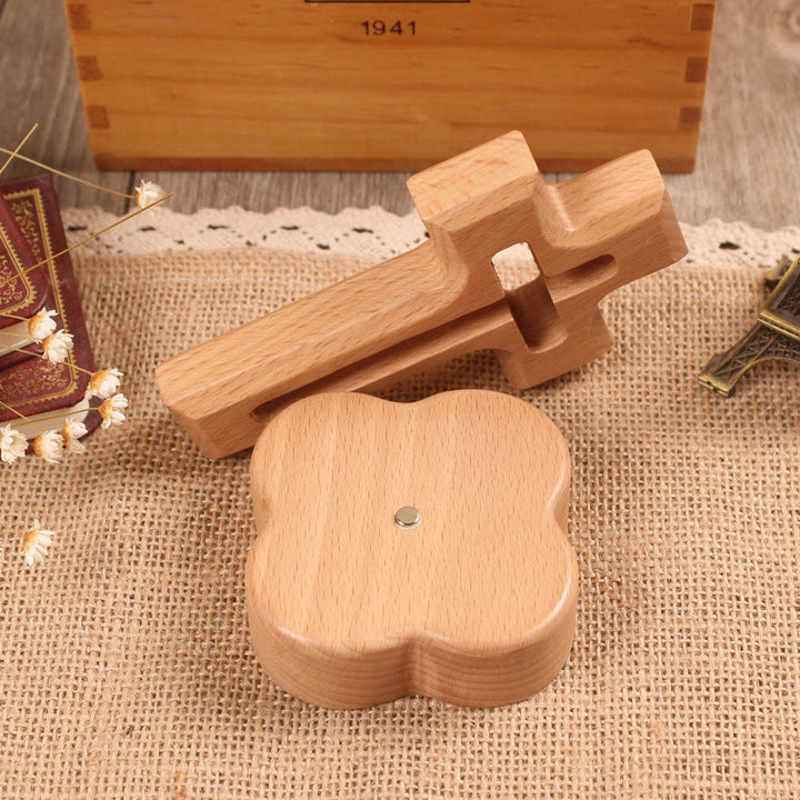 Christianartworkshop Tischkreuz aus Holz mit rundem/floralem Sockel: Verkörpere seine stille Ruhe bei der Arbeit - Kreuz A & Blumensockel - Licht - image 2