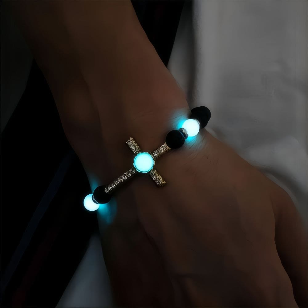 Armband aus Vulkangestein mit im Dunkeln leuchtendem Kreuz von Christianartworkshop: Verkörpere seine strahlende Gnade - Hellblau & Gold - image 1