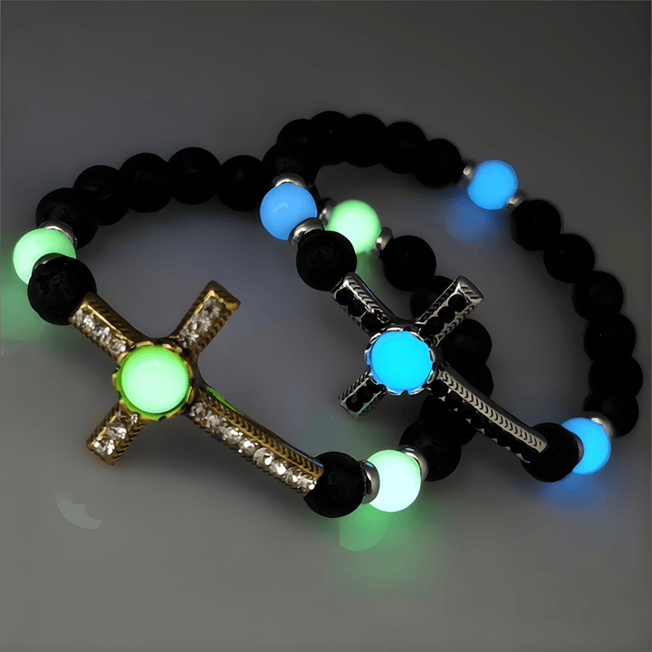Armband aus Vulkangestein mit im Dunkeln leuchtendem Kreuz von Christianartworkshop: Verkörpere seine strahlende Gnade - image 0