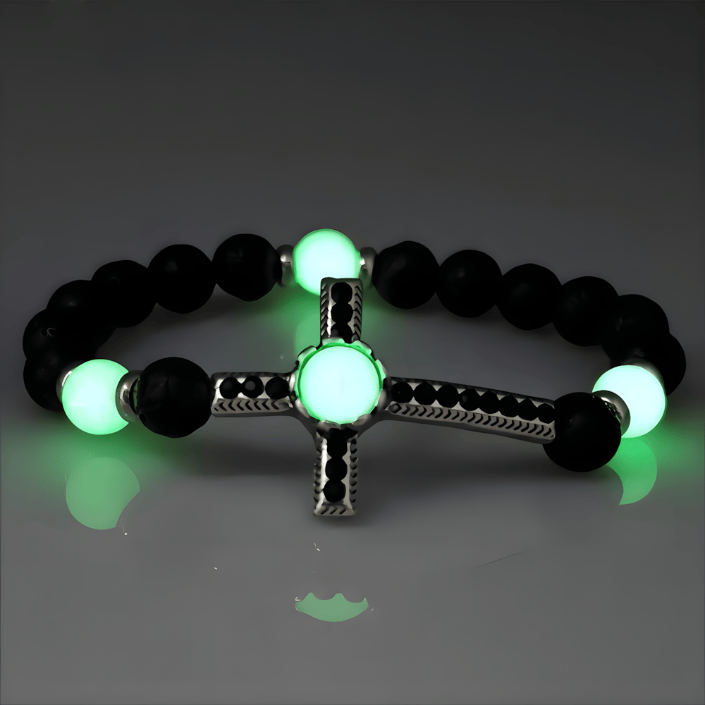 Armband aus Vulkangestein mit im Dunkeln leuchtendem Kreuz von Christianartworkshop: Verkörpere seine strahlende Gnade - Schwarz & Grün - image 3